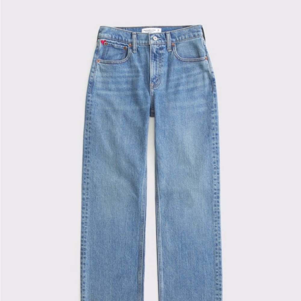 Abercrombie & Fitch High Rise 90’s Relaxed Medium Wash Heart Emblem 28-LONG
